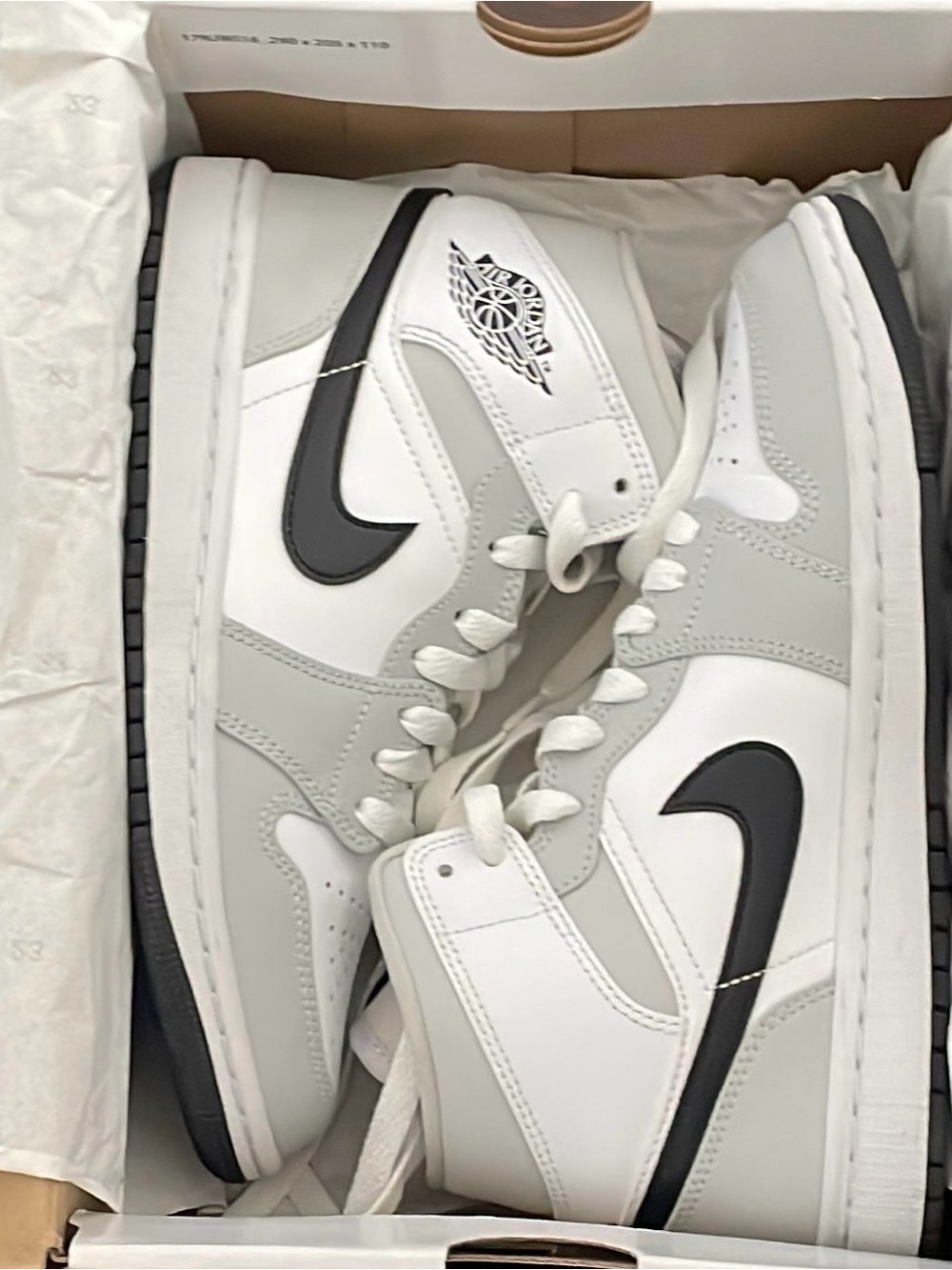Air Jordan 1 Mid Grey Fog Women’s leather Mid-Top Sneakers BQ6472-015